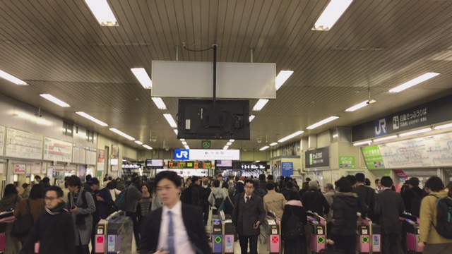ここで　JR大阪環状線に　乗り換えます